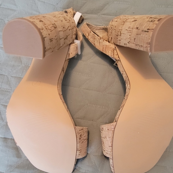 Lulu's Heels - Picture 3 of 3